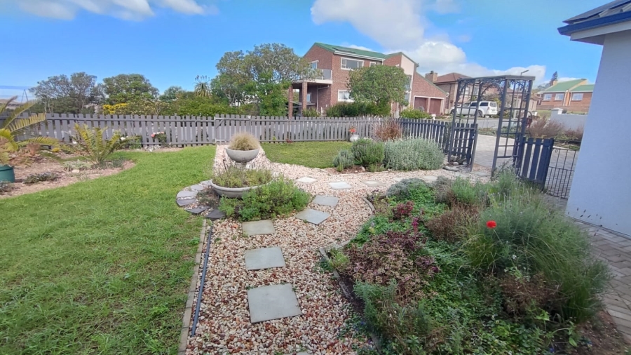 3 Bedroom Property for Sale in Stilbaai Wes Western Cape